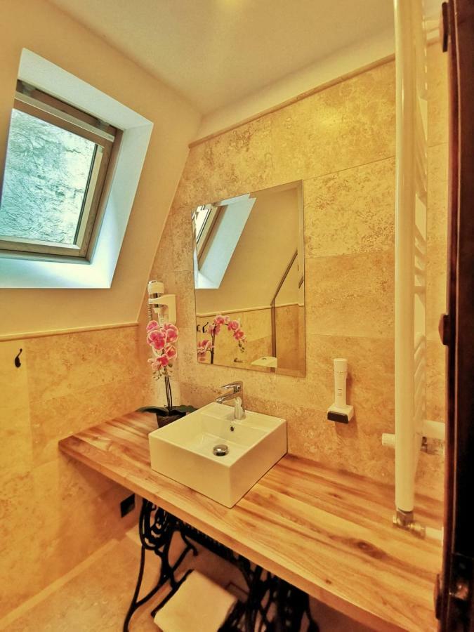 ホテル Casa Kuhn シギショアラ エクステリア 写真