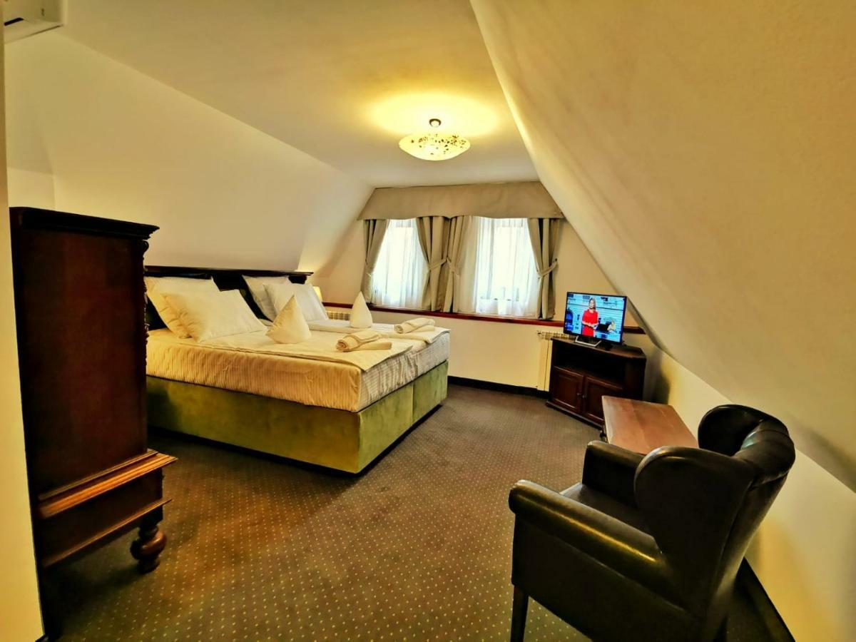 ホテル Casa Kuhn シギショアラ エクステリア 写真
