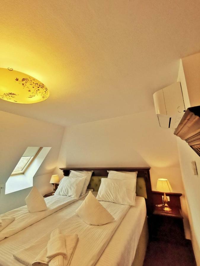 ホテル Casa Kuhn シギショアラ エクステリア 写真