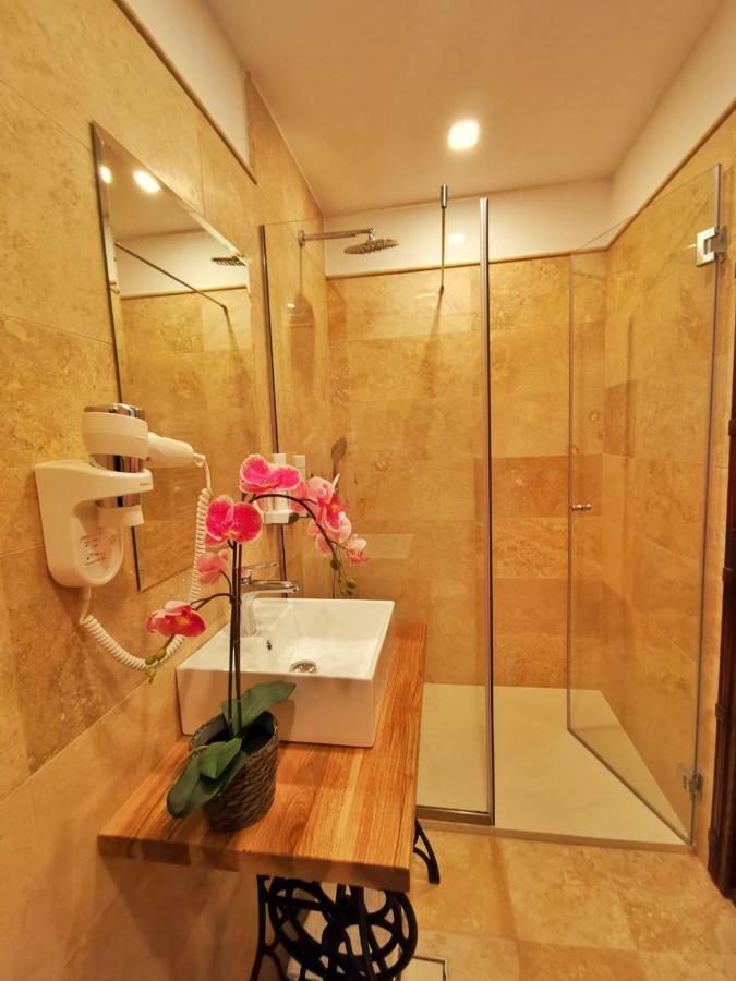 ホテル Casa Kuhn シギショアラ エクステリア 写真