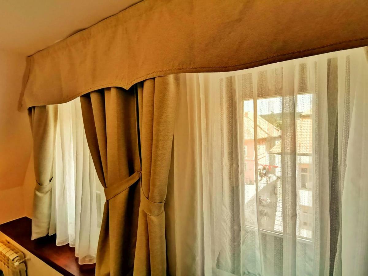 ホテル Casa Kuhn シギショアラ エクステリア 写真