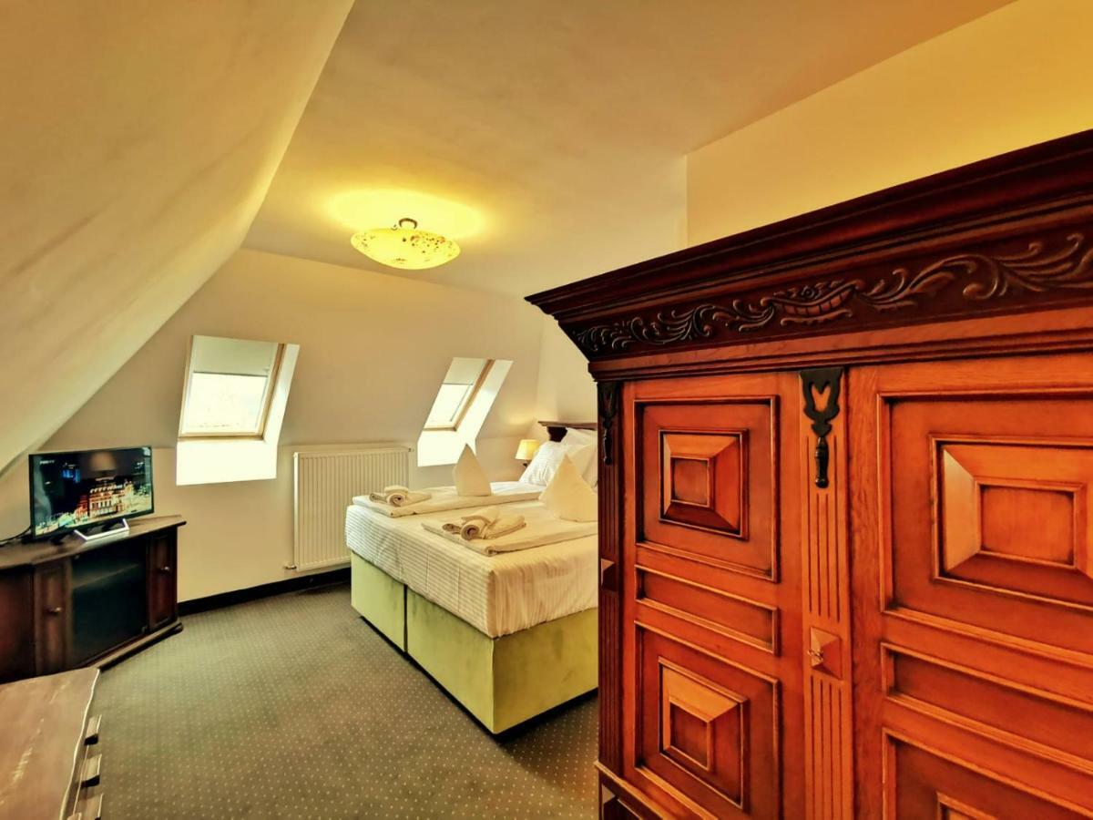 ホテル Casa Kuhn シギショアラ エクステリア 写真