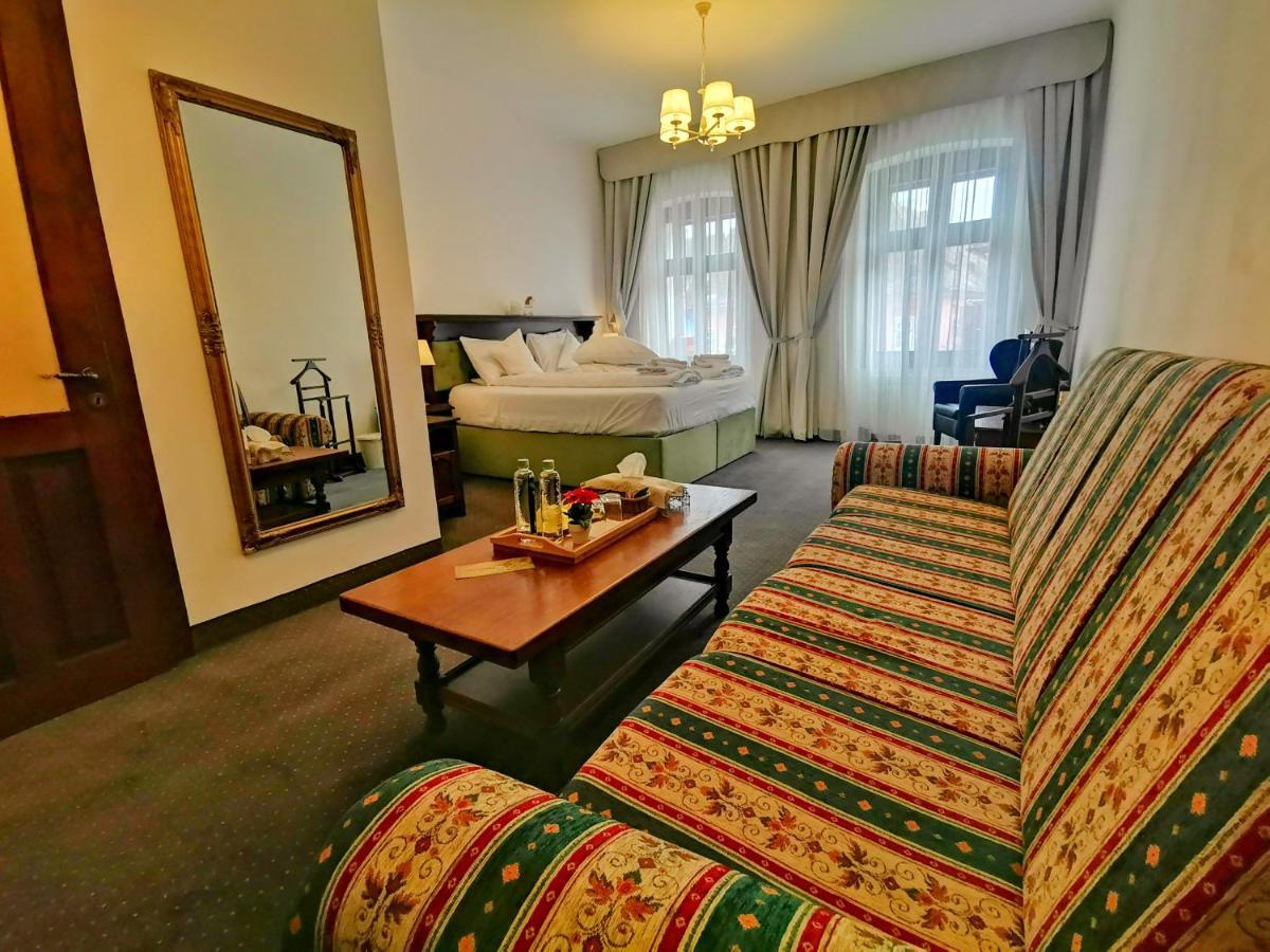 ホテル Casa Kuhn シギショアラ エクステリア 写真